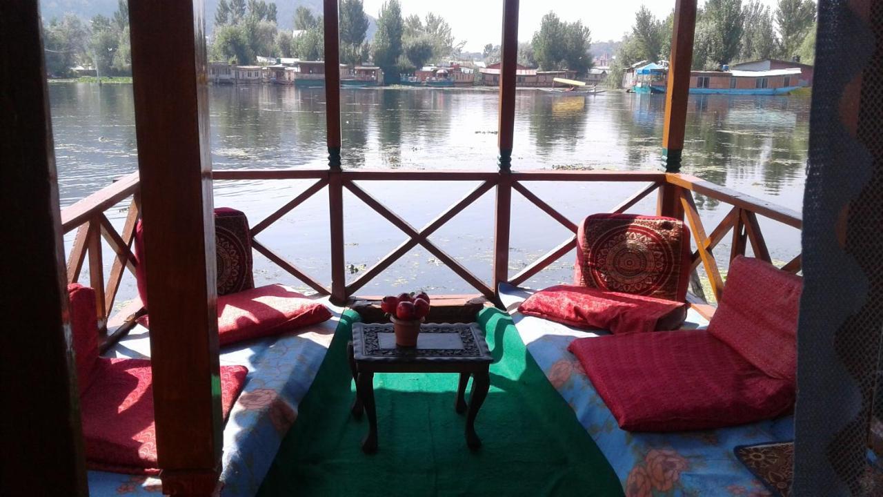Bed and Breakfast Houseboat Dunhill Srīnagar Exterior foto