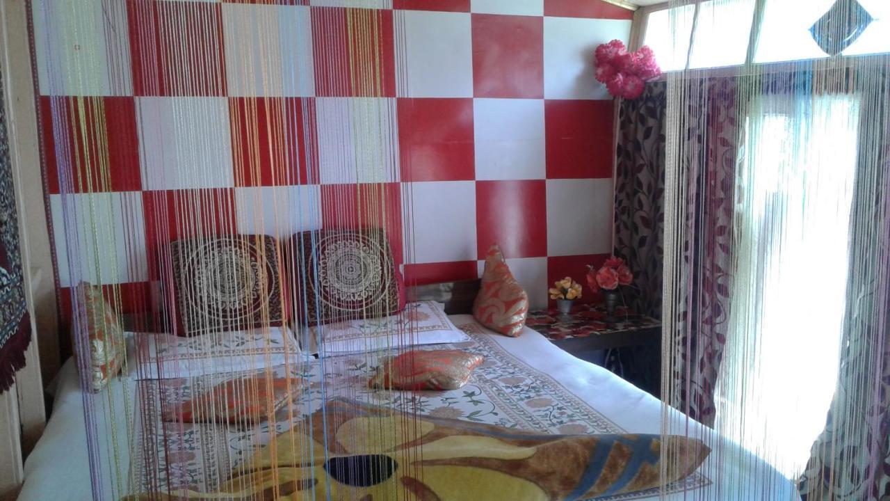 Bed and Breakfast Houseboat Dunhill Srīnagar Exterior foto