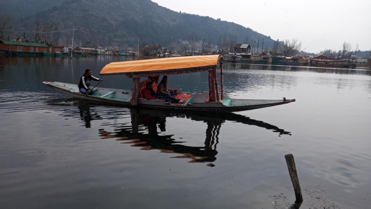 Bed and Breakfast Houseboat Dunhill Srīnagar Exterior foto