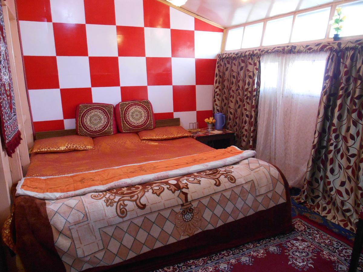 Bed and Breakfast Houseboat Dunhill Srīnagar Exterior foto