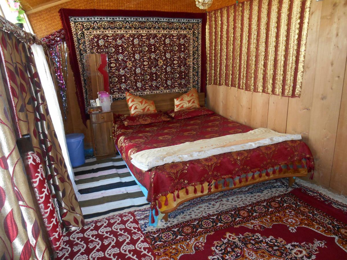 Bed and Breakfast Houseboat Dunhill Srīnagar Exterior foto